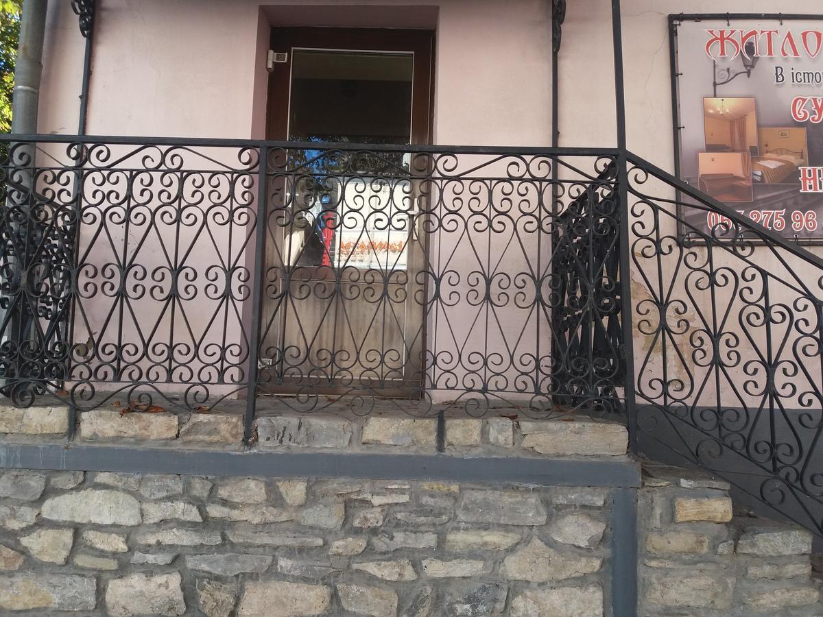 Уютные Апартаменты В Самом Сердце Старого Города Kamianets Podilskyi Bagian luar foto