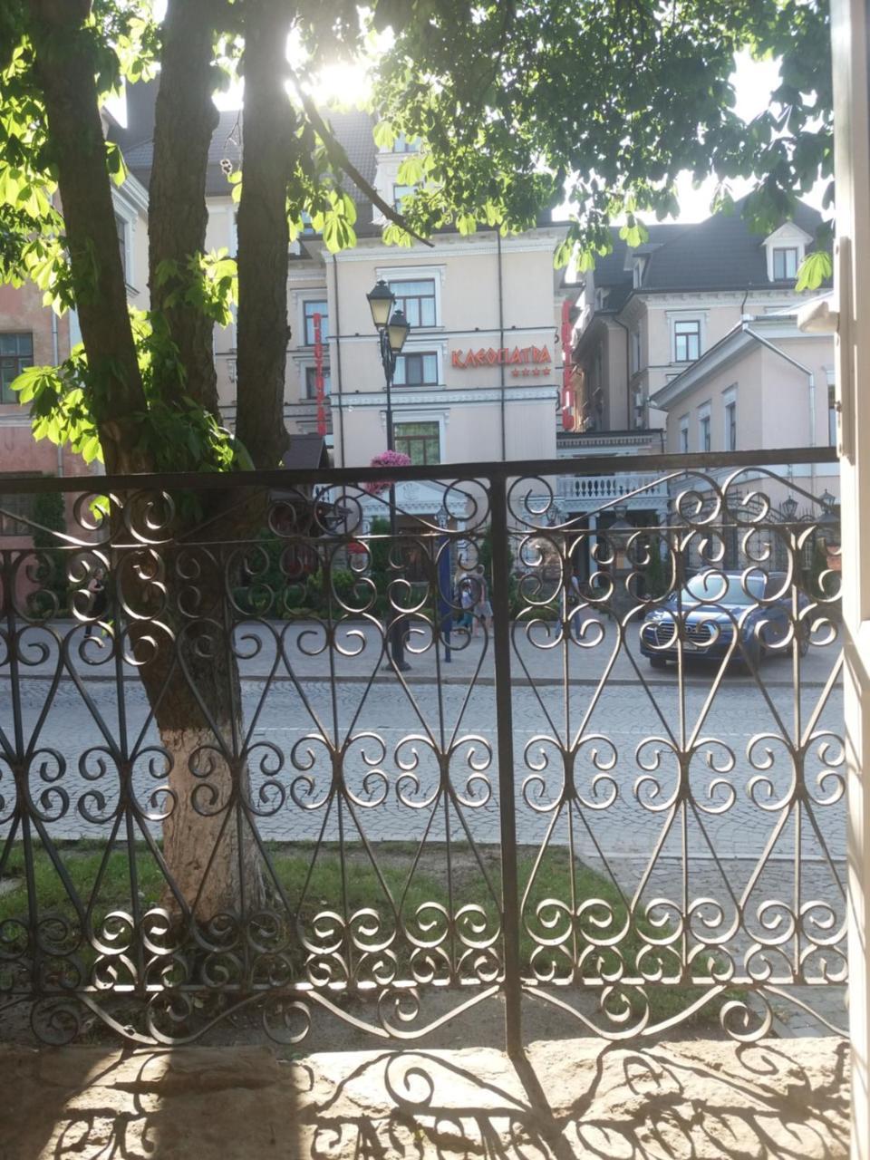 Уютные Апартаменты В Самом Сердце Старого Города Kamianets Podilskyi Bagian luar foto